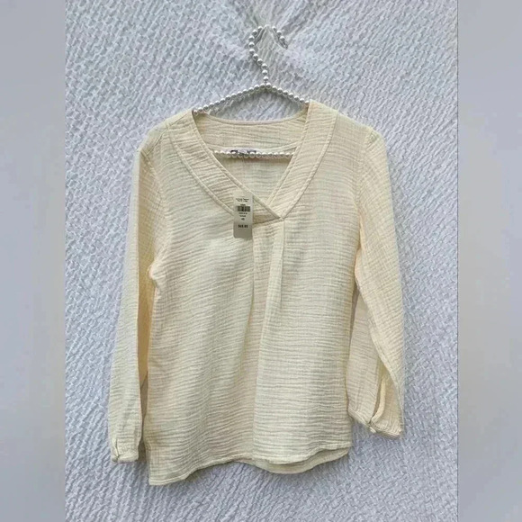 NWT L.L. Bean Women's Signature Gauzy Textured Shirt Item #CA509385 Size XSmall - Picture 5 of 5